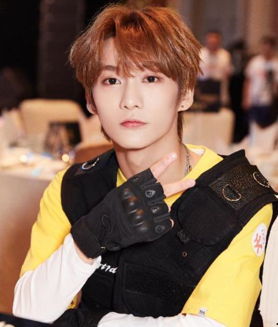 吃瓜慈善歌手,揭秘吃瓜歌手的爱心之旅